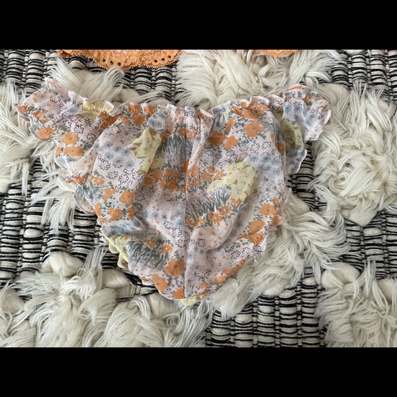 Victoria’s Secret ruffle cheekini NWOT - Picture 2 of 4